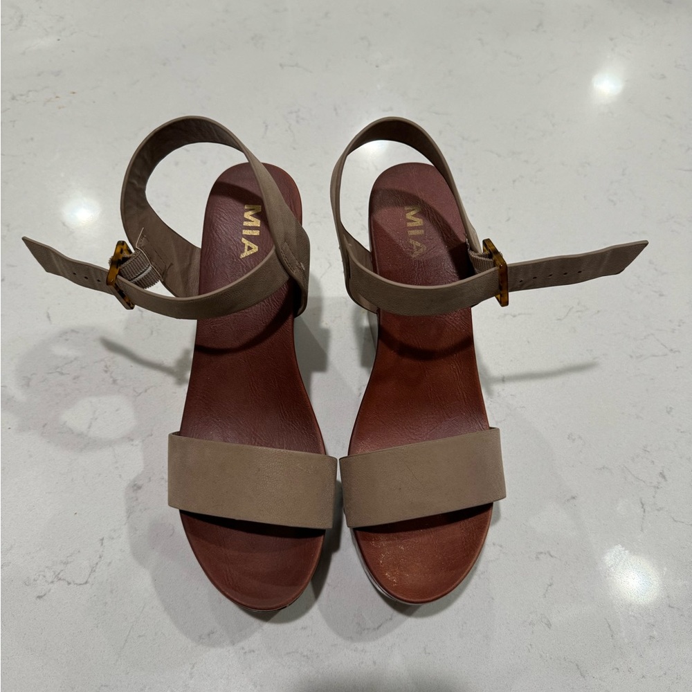 MIA PRISCILLA WEDGES SIZE 7.5!